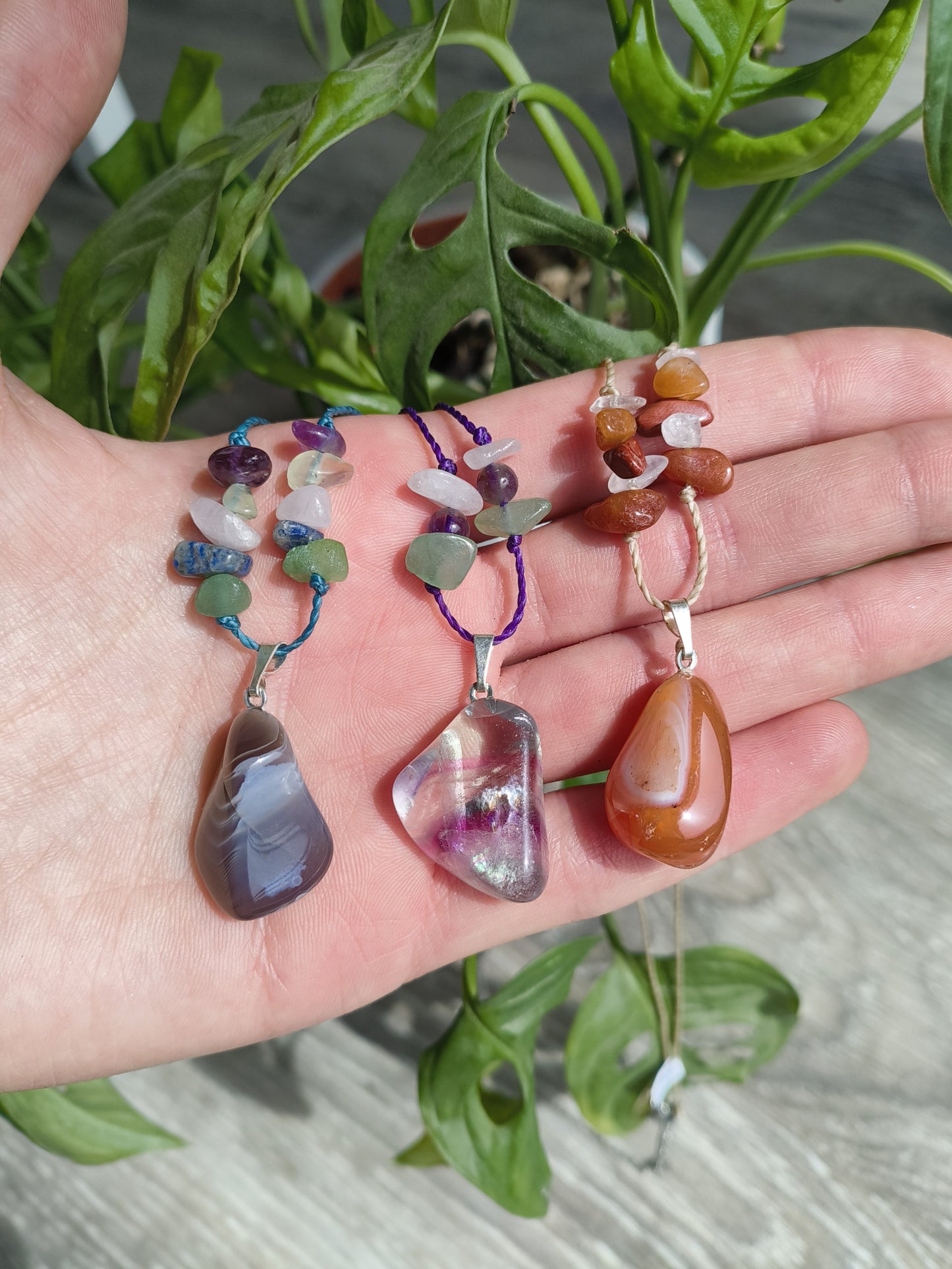 Ciondoli Burattate agata grigia, fluorite, agata rossa